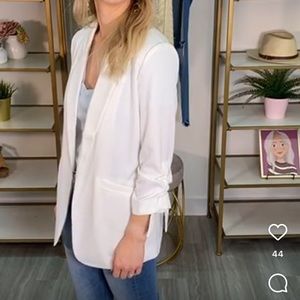 White Blazer, Dex XS